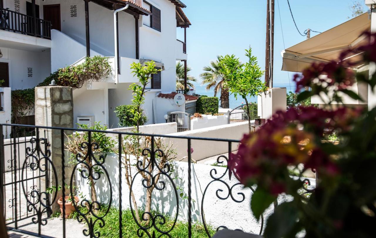 Beachfront Deluxe Apt. Pefkochori Esterno foto